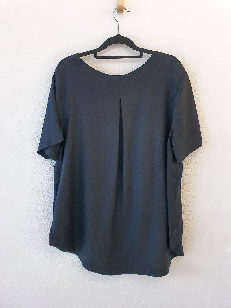 Amanda Laird Cherry Top L