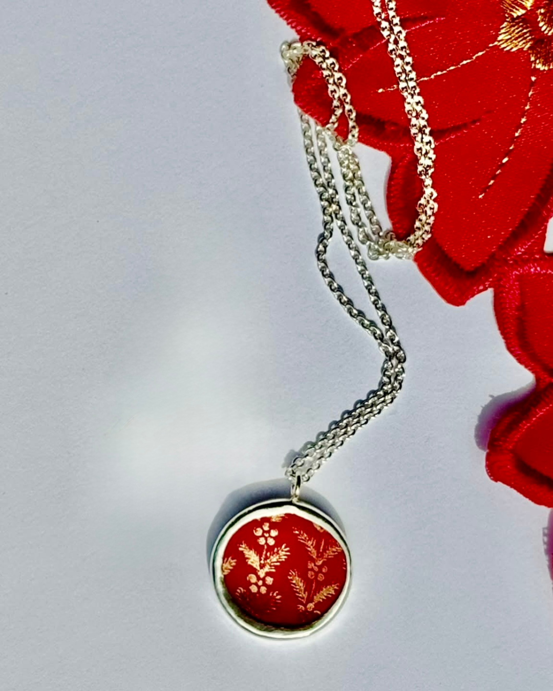 Sirrom Queen Anne Pendant