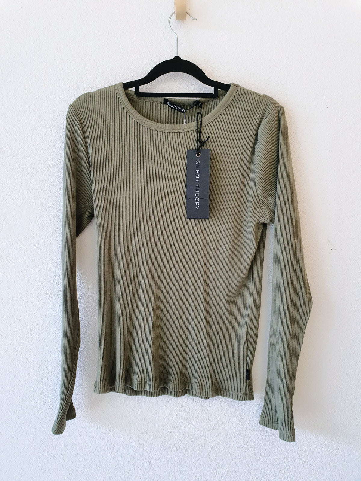 Silent Theory top L